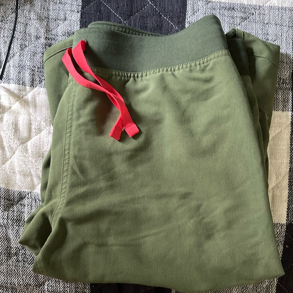 Figs Livingston basic scrub pants